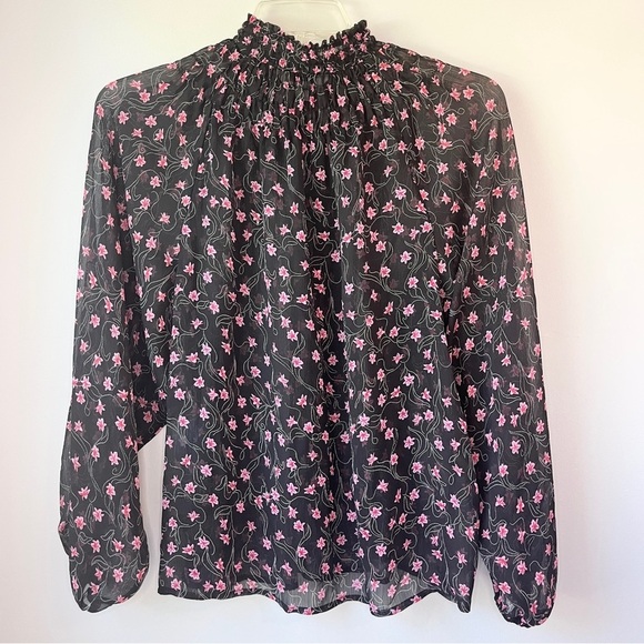 🏷️ 2/$20 Elizabeth and James Sheer Balloon Sleeve Micro Floral Blouse - Picture 2 of 9